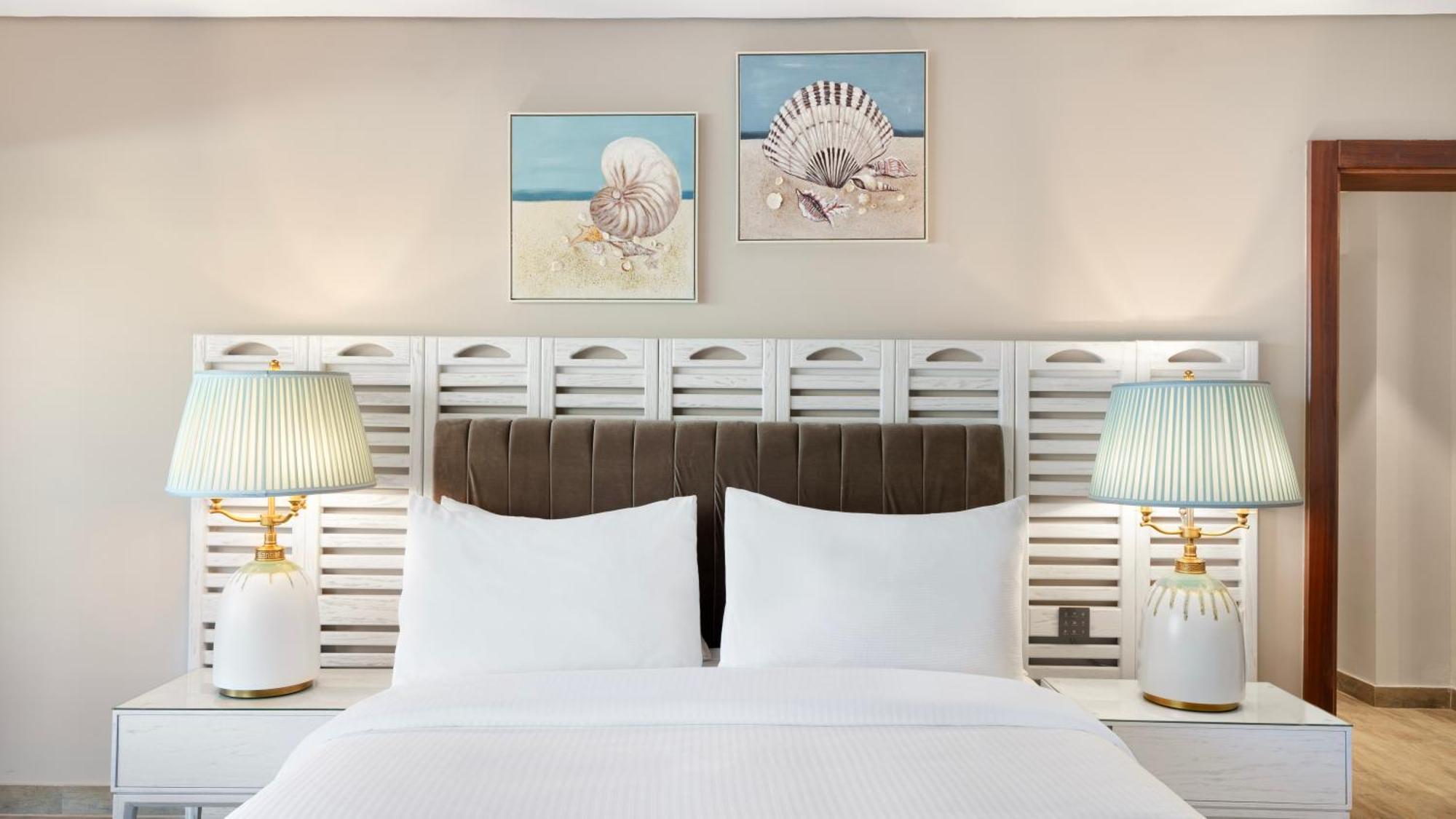 Rixos Premium Alamein El Alamein Pokój zdjęcie A bedroom at Hilton Garden Inn